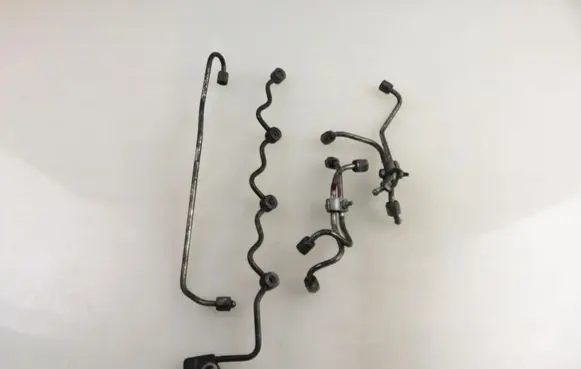 Toyota Avensis T250 Fuel injector supply line/pipe 