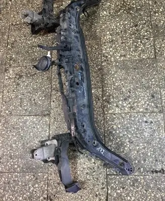 Renault Megane II Radiator support slam panel