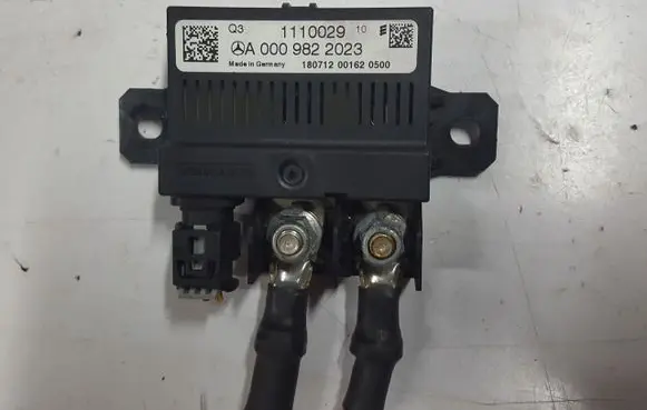 Mercedes-Benz B W246 W242 Charging relay A0009822023