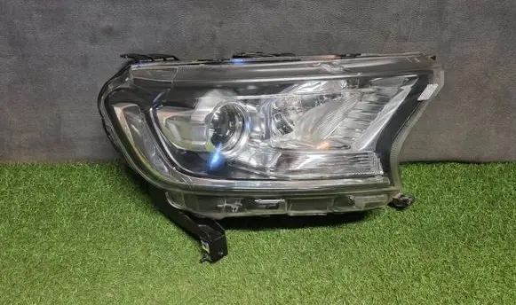 Ford Ranger IV Headlight/headlamp 