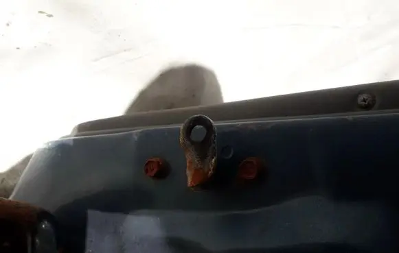 Hyundai Lantra II Rear door check strap stopper