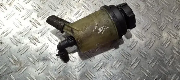 Ford Focus Power steering fluid tank/reservoir 6g913r700db