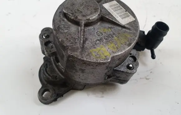 Opel Vivaro Vacuum pump 8200520476 2B120607