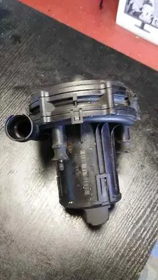 BMW 3 E46 Secondary air pump 72216640