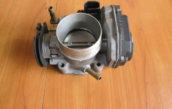 Volkswagen Golf IV Throttle body valve