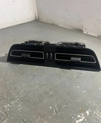 Porsche Macan (95B) Dash center air vent grill 95B819110D
