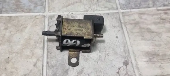 Audi A4 S4 B5 8D Turbo solenoid valve 028906283F