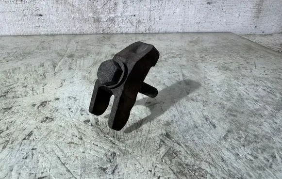 Volkswagen PASSAT B5 Fuel Injector clamp holder 