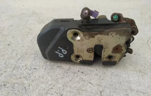 Chrysler PT Cruiser Front door lock