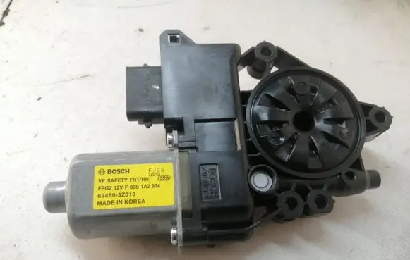 Hyundai i40 Front door window regulator motor 824603Z010 F00S1A2934