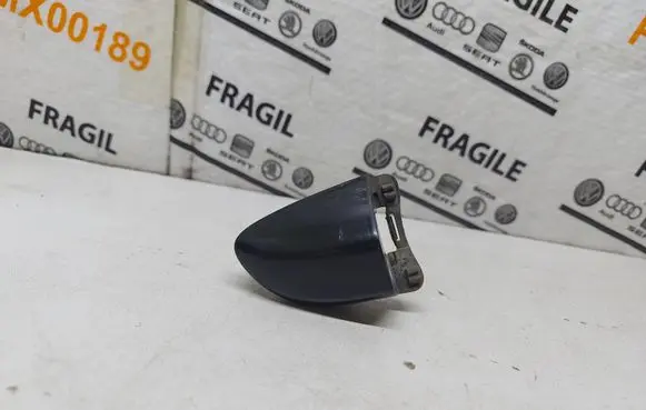 Volkswagen PASSAT B6 Front door handle cover 3C0837880