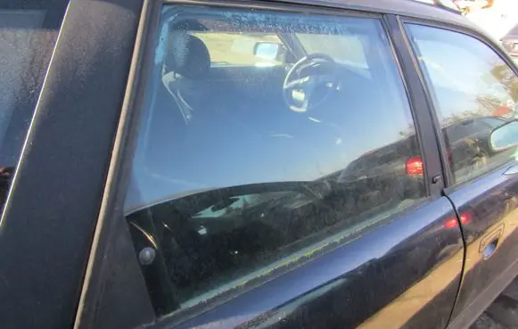Audi 100 S4 C4 Rear door window glass 
