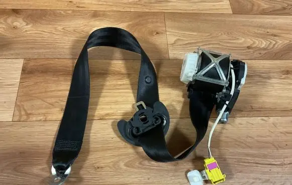 Volkswagen PASSAT B6 Front seatbelt 3C1857705F 33046823 YD41902006W