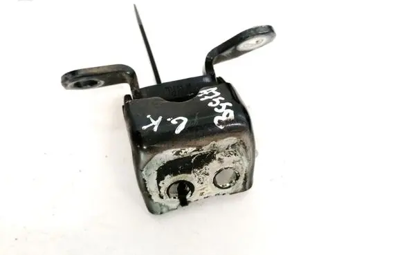 Honda CR-V Rear door lower hinge