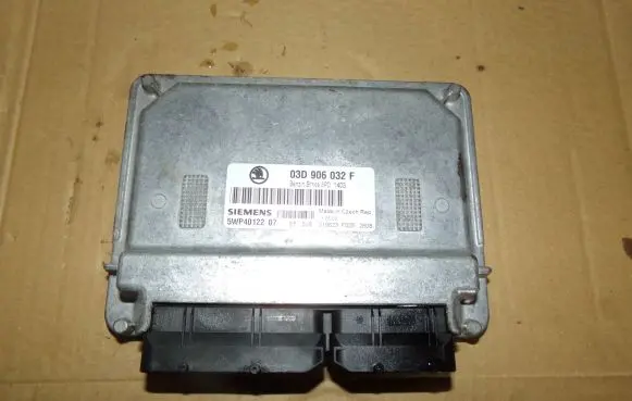Skoda Fabia Mk1 (6Y) Engine control unit/module 03D906032F