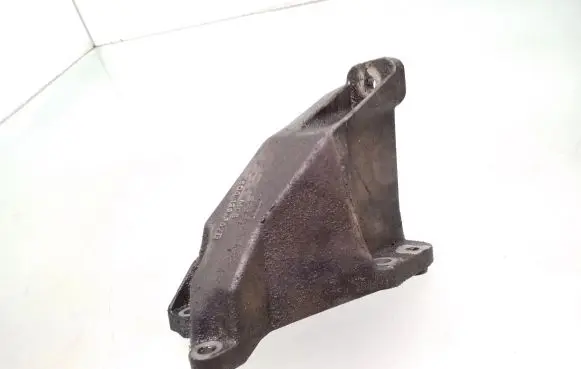 Audi A4 S4 B5 8D Engine mounting bracket 8D0199307L