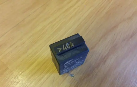 Volkswagen PASSAT B6 Other relay 7M0951253C