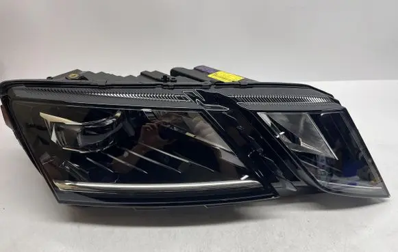 Skoda Octavia Mk1 (1U) Headlight/headlamp 5E1941016D
