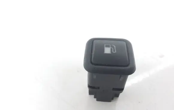 Volkswagen PASSAT B5 Fuel tank opening switch 3B0959833A