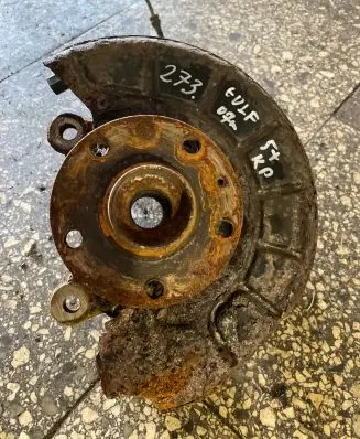 Volkswagen Golf Plus Front wheel hub