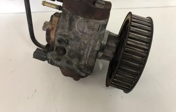 Toyota Avensis T250 Fuel injection high pressure pump 221000G010
