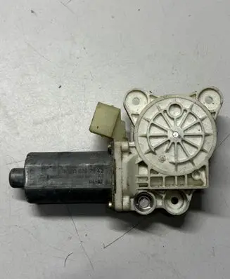 Mercedes-Benz E W211 Front door window regulator motor A2118202942 993626101 0402