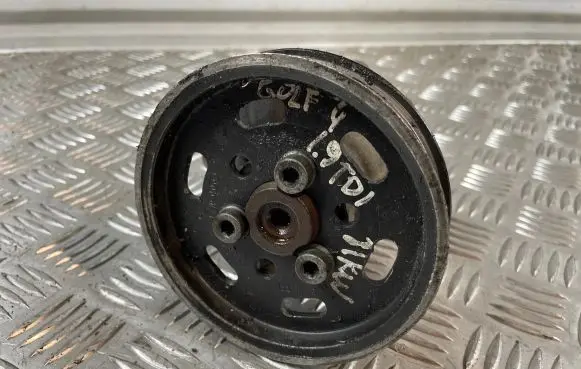Volkswagen Golf IV Power steering pump 038145255b