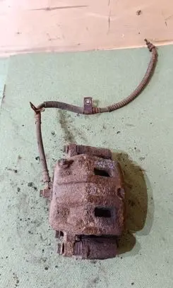 KIA Sorento Front brake caliper