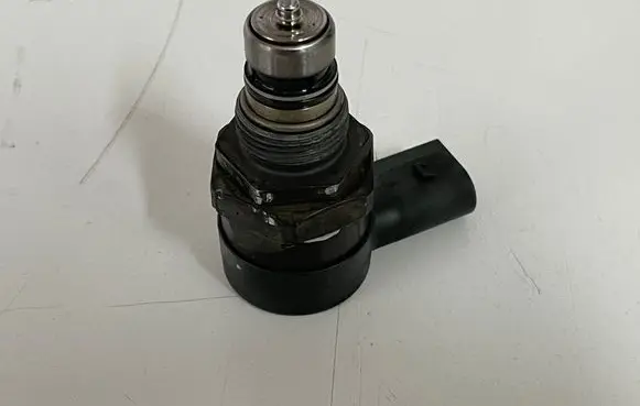 BMW X3 E83 Fuel pressure regulator 0281002481