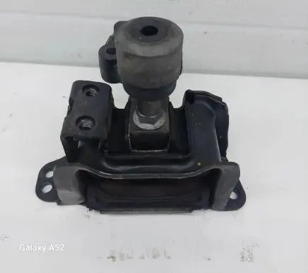 Peugeot 407 Engine mount bracket 9646135380