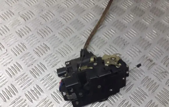 Seat Leon (1M) Rear door lock