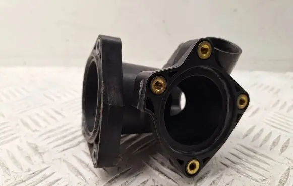 Toyota Auris 150 Thermostat housing 163230R011 163200R011A