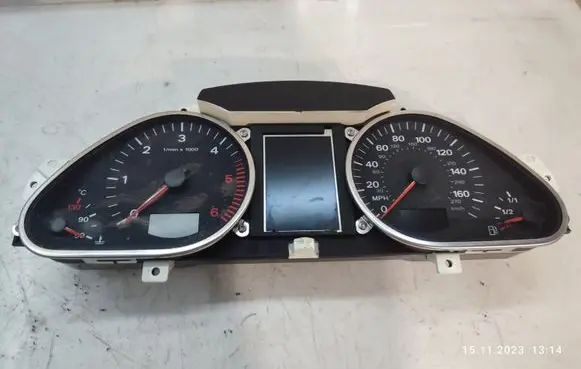 Audi Q7 4L Speedometer (instrument cluster) 4L0920981B