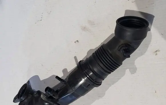 Peugeot 208 II Air intake hose/pipe 9833016780