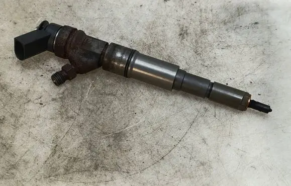 BMW 3 E90 E91 Fuel injector 7793836 0445110216