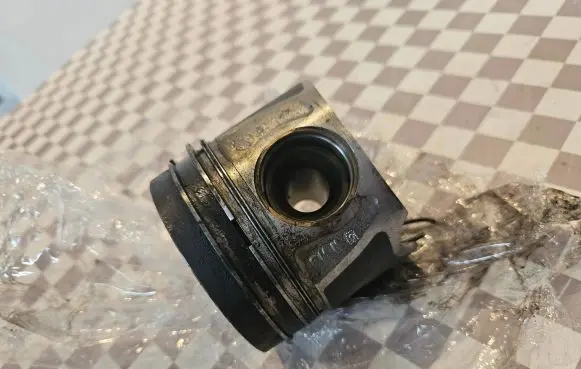 Audi Q7 4M Piston FMN ACH