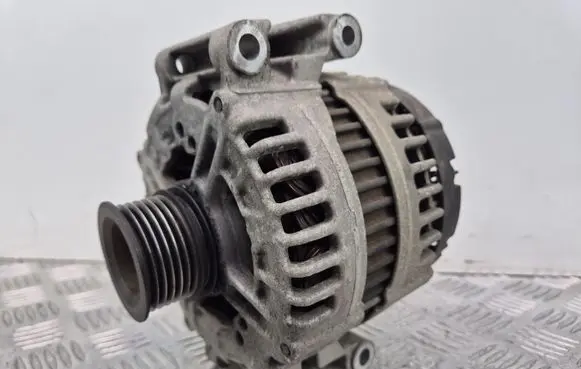 Mercedes-Benz E W211 Generator/alternator A0131545602 0121715014