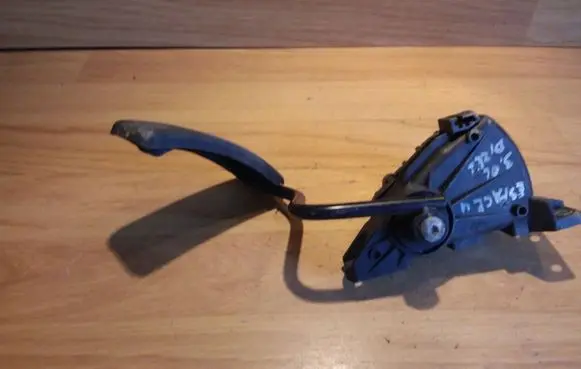 Renault Espace - Grand espace IV Accelerator throttle pedal 8200007513 6PV00811918