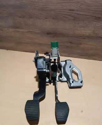 Citroen C3 Aircross Clutch pedal 9807334080