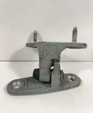 Mercedes-Benz E W212 Front door lower hinge 0647058