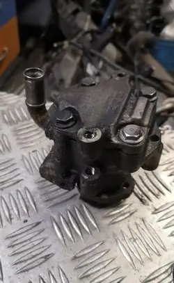 Volkswagen Caddy Power steering pump 2k0422154a