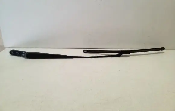 Volkswagen PASSAT B6 Front wiper blade arm 3C2955409B