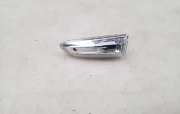 Opel Astra J Front fender indicator light 13273103