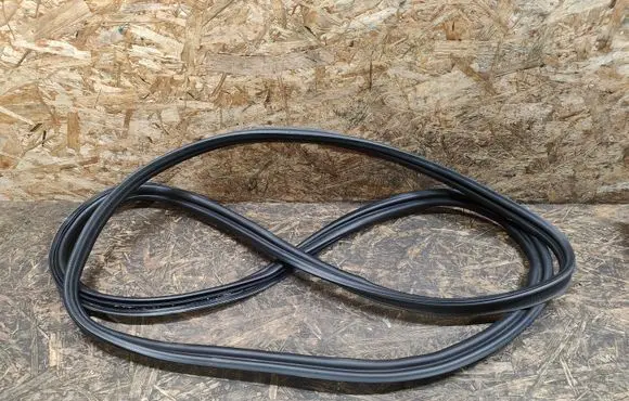 Alfa Romeo Stelvio Trunk rubber seal (body) 