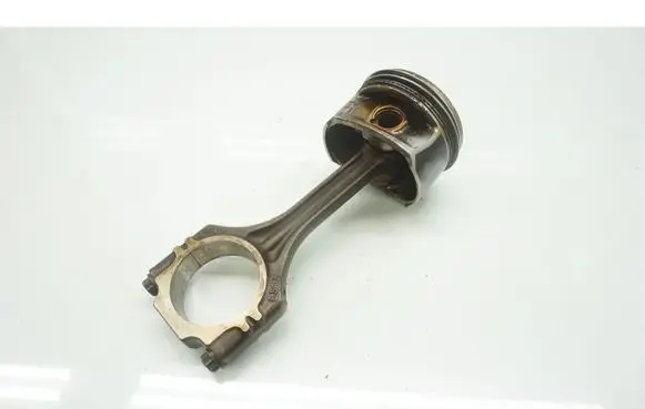 Volkswagen Golf V Piston with connecting rod 