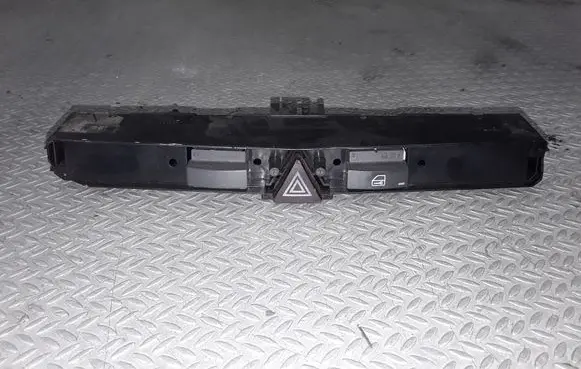 Opel Astra H Hazard light switch 13100105