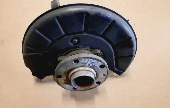 Volkswagen Jetta VI Front wheel hub spindle knuckle