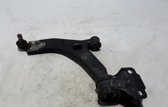 Volvo V40 Front lower control arm/wishbone 31340232