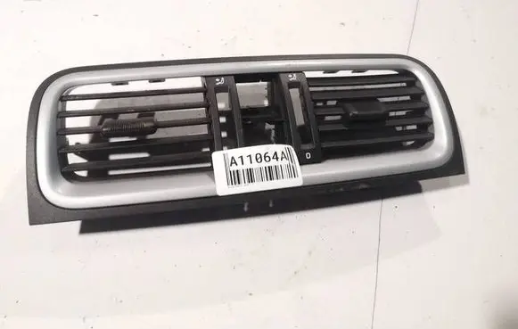 Skoda Fabia Mk2 (5J) Dash center air vent grill 5J0820951S01