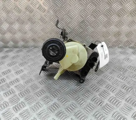 Opel Vivaro Power steering pump 1617410980